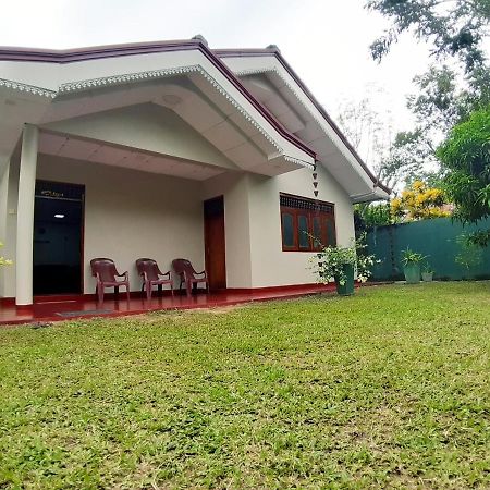 Mutu Villa ディックウェラ エクステリア 写真